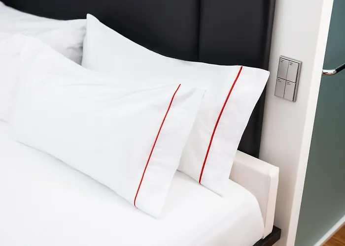 מלון Citizenm South 4*