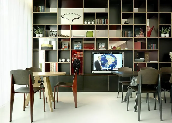 מלון Citizenm South 4*