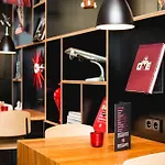 시티즌m 사우스 호텔 4*