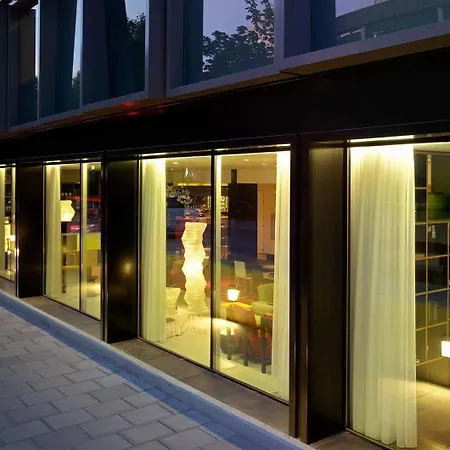 Otel Citizenm South 4*
